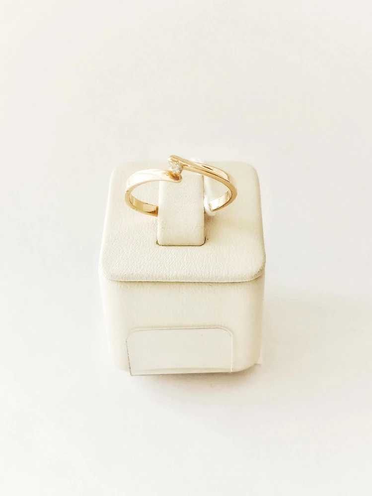 Кольцо с бриллиантом из красного золота 585 пробы