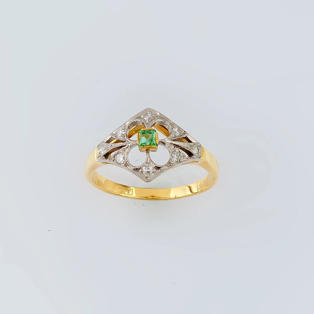 Кольцо с изумрудом из желтого золота 750 пробы