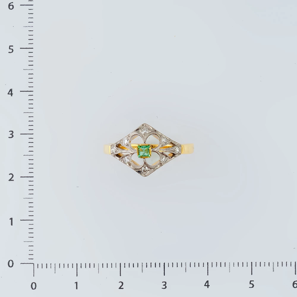 Кольцо с изумрудом из желтого золота 750 пробы