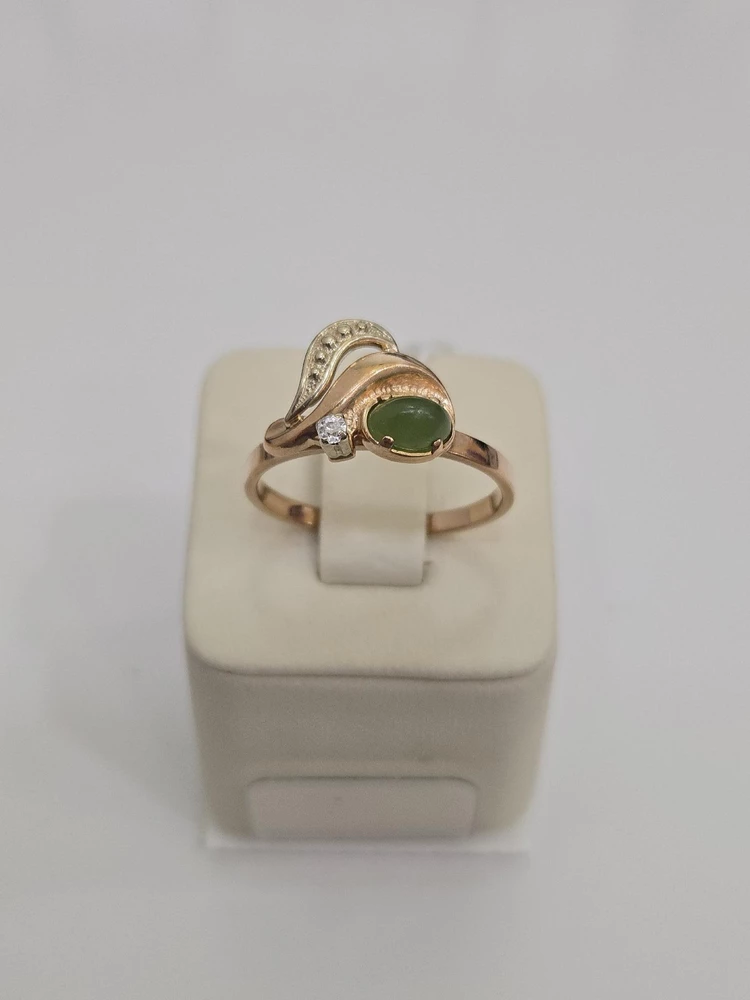 Кольцо с нефритом из красного золота 585 пробы