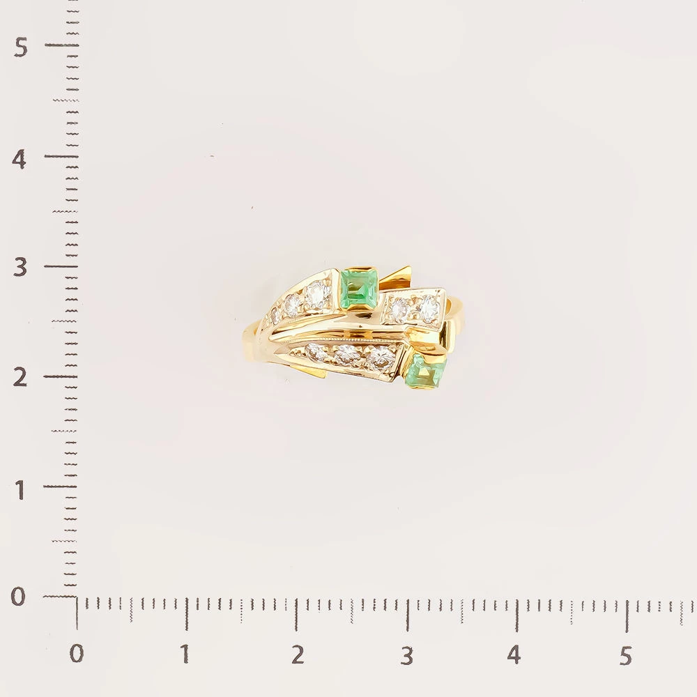 Кольцо с изумрудом из желтого золота 750 пробы