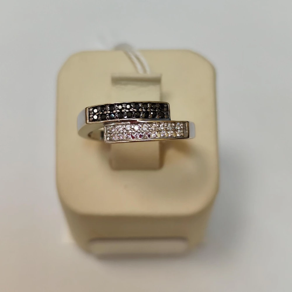 Кольцо с фианитом из белого золота 585 пробы