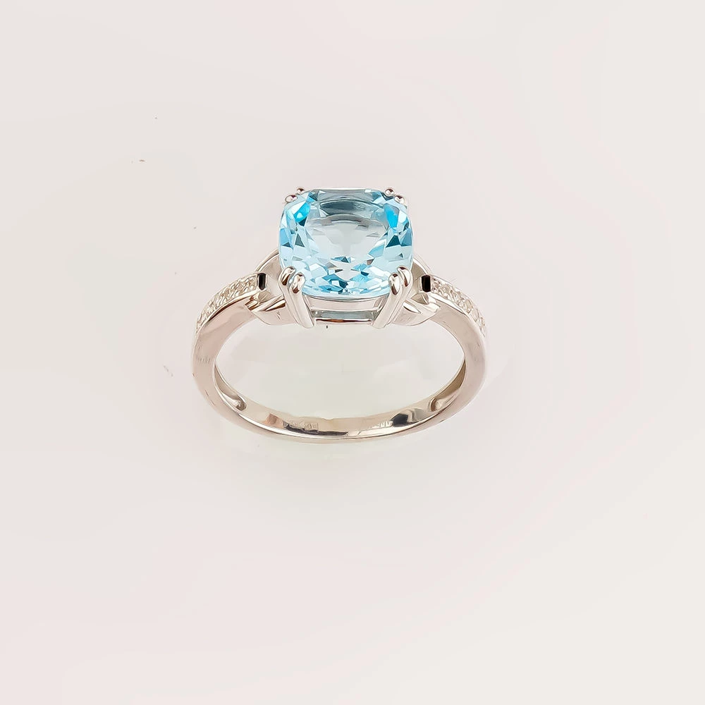 Кольцо с топазом из белого золота 585 пробы