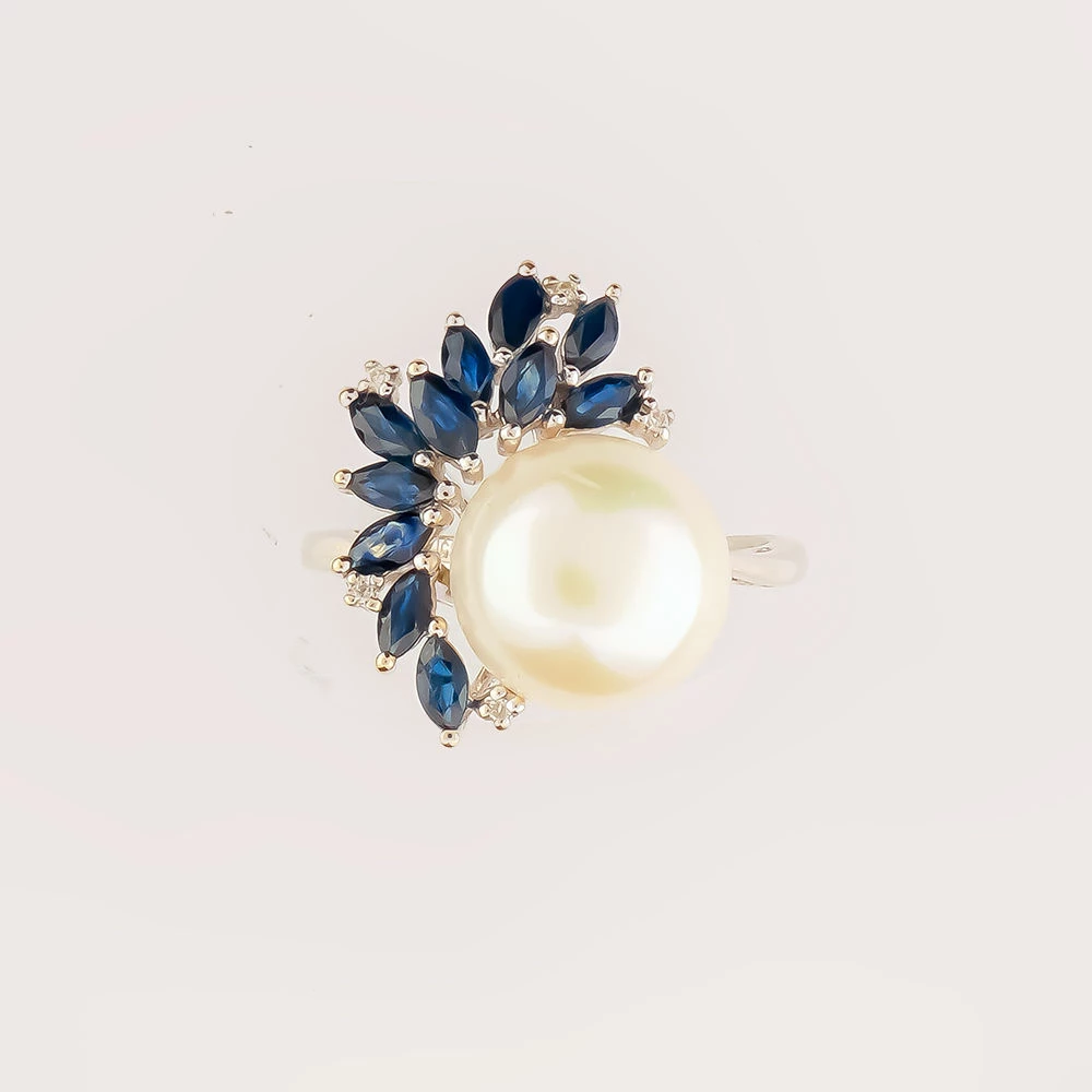 Кольцо с культивированным жемчугом из белого золота 585 пробы