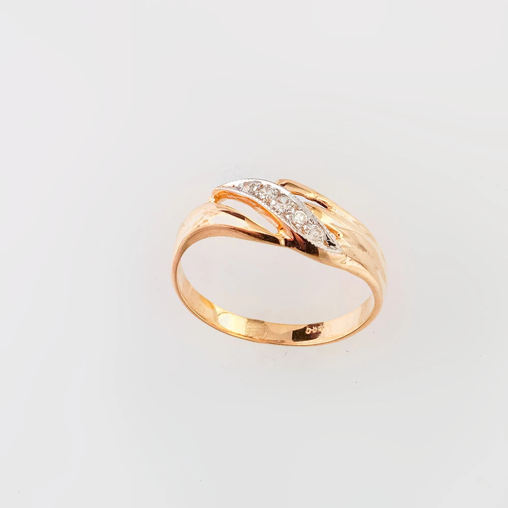 Кольцо с фианитом из красного золота 585 пробы