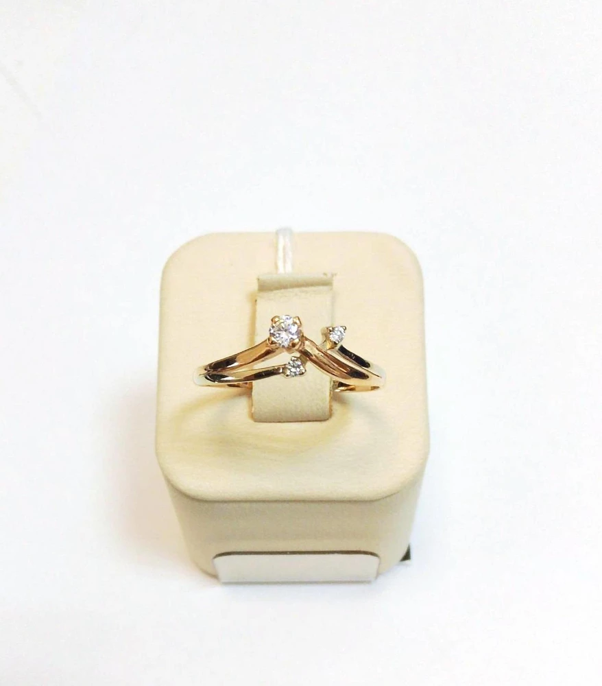 Кольцо с фианитом из красного золота 585 пробы