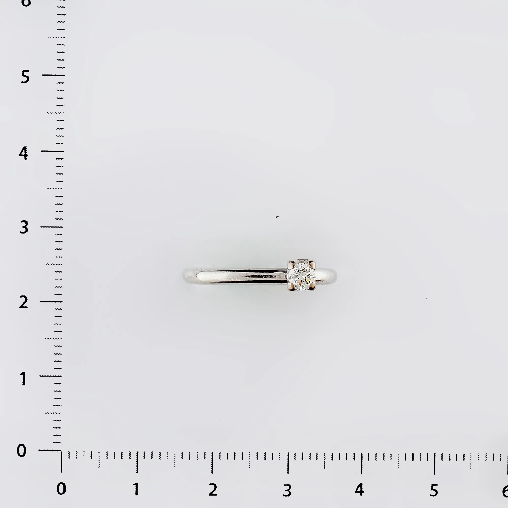 Кольцо с бриллиантом из белого золота 750 пробы