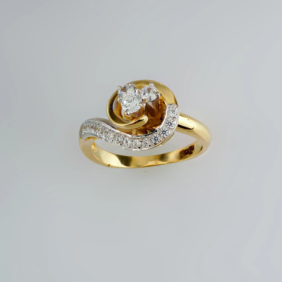 Кольцо с фианитом из желтого золота 585 пробы