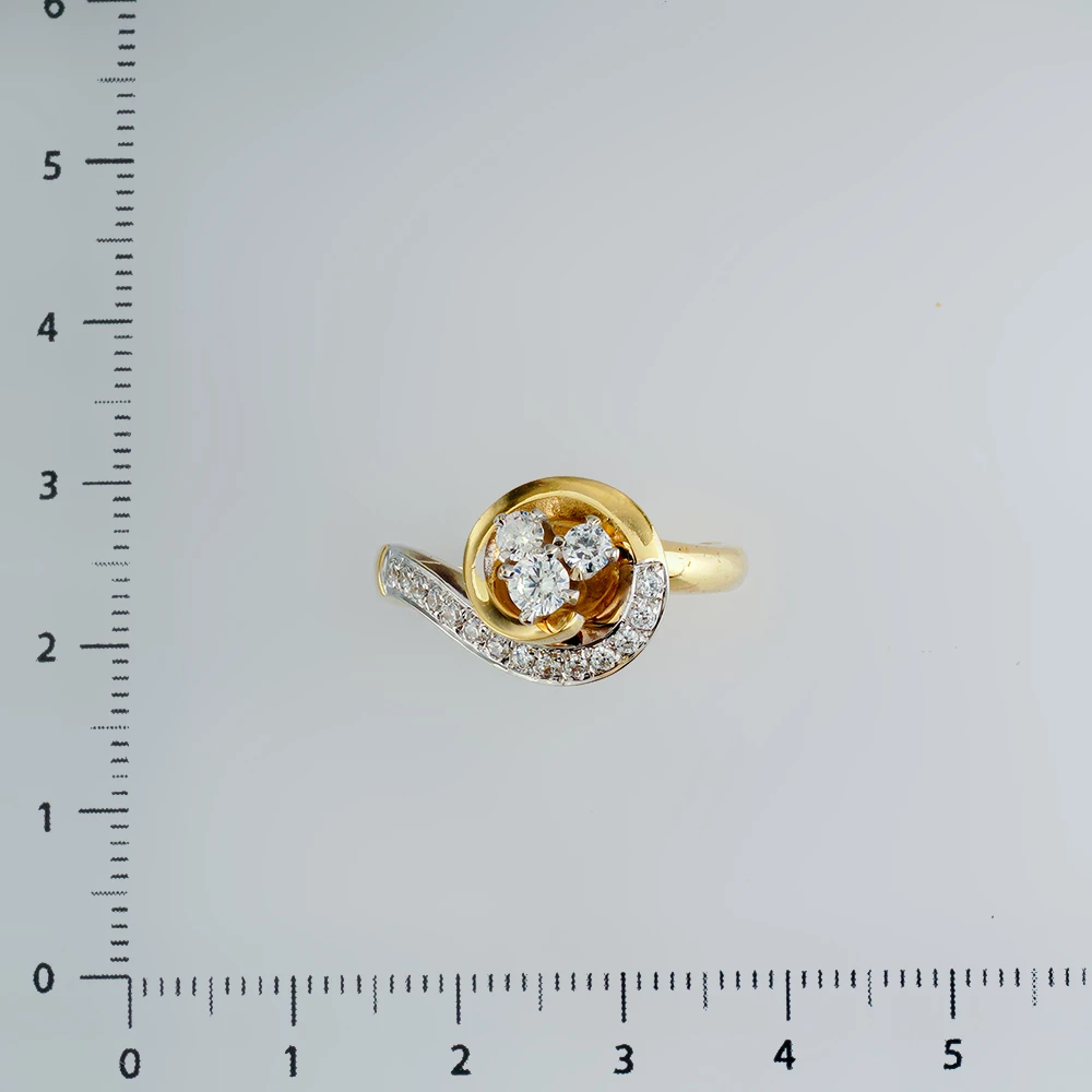 Кольцо с фианитом из желтого золота 585 пробы