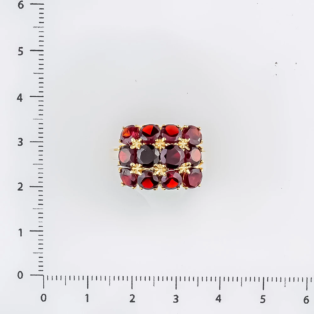 Кольцо с гранатом из желтого золота 585 пробы