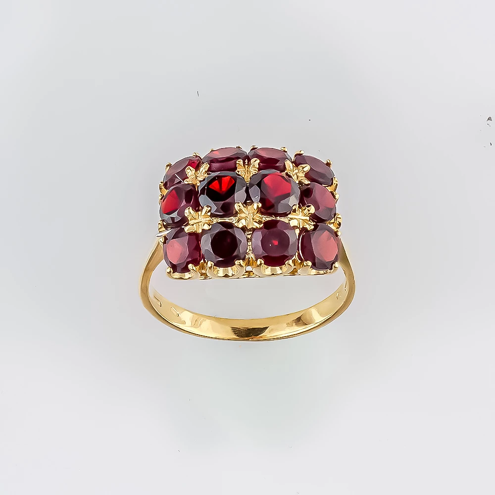 Кольцо с гранатом из желтого золота 585 пробы