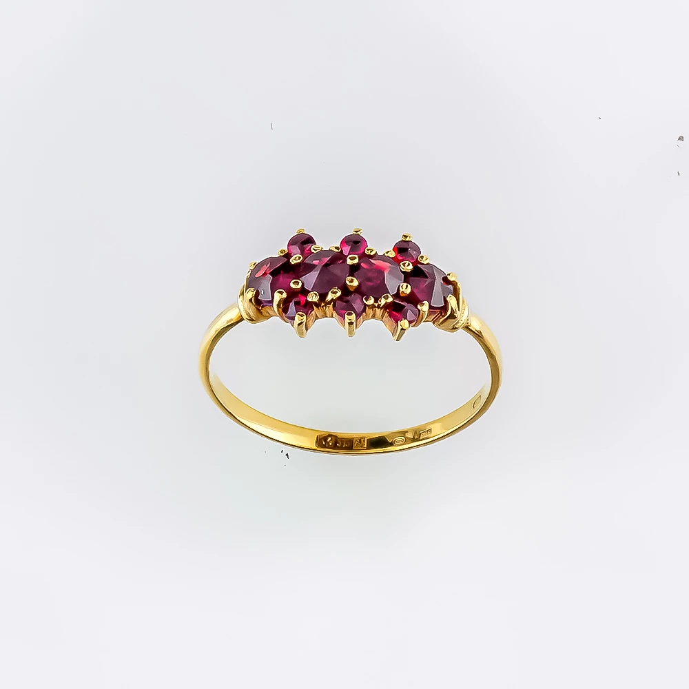 Кольцо с гранатом из желтого золота 585 пробы