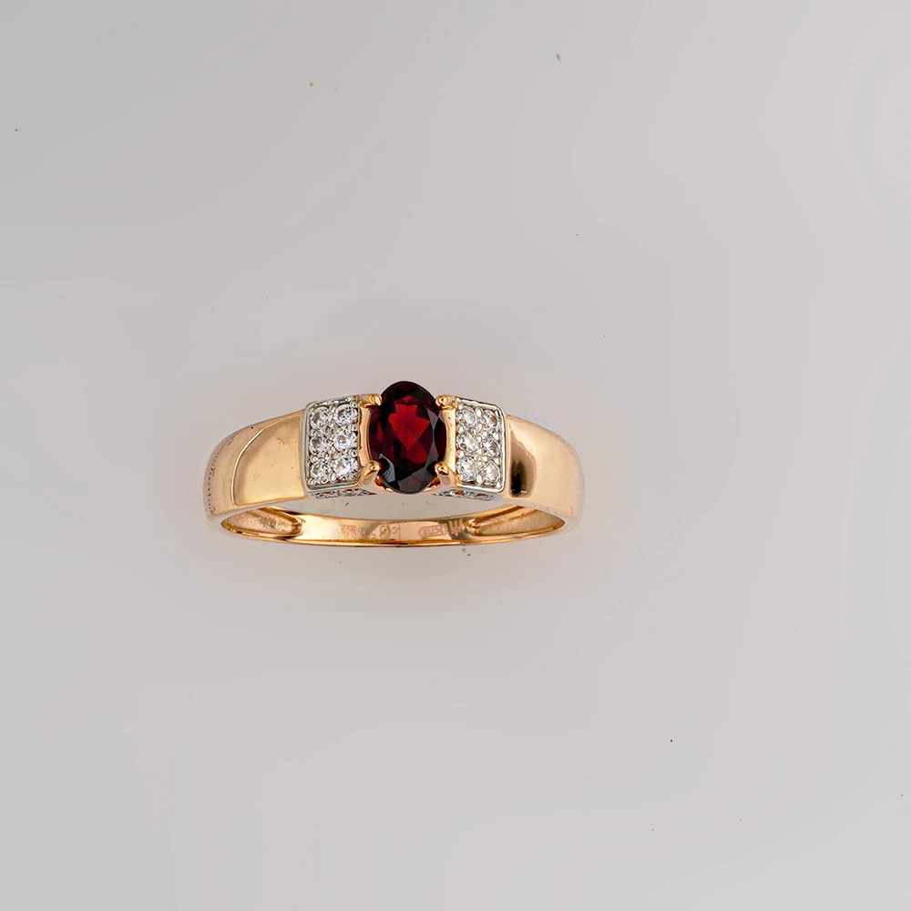 Кольцо с гранатом из красного золота 585 пробы Кольцо с гранатом из красного золота 585 пробы