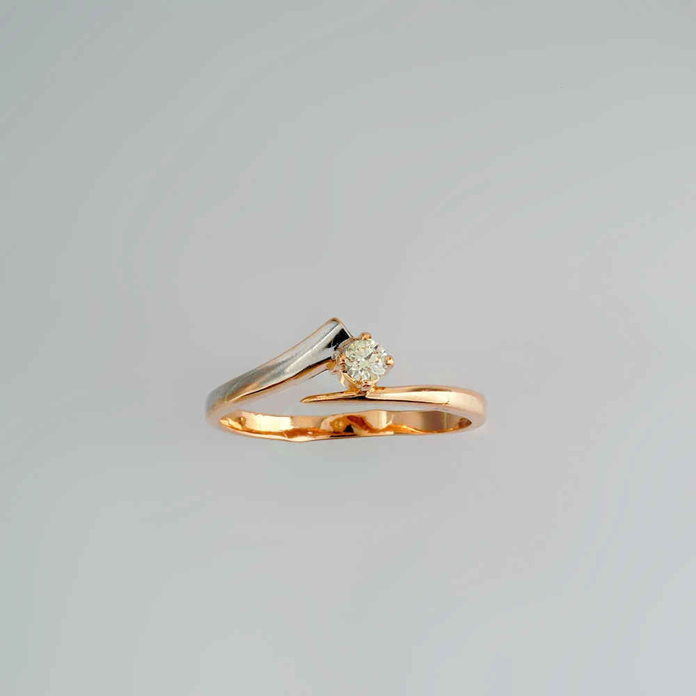 Кольцо с бриллиантом из красного золота 585 пробы