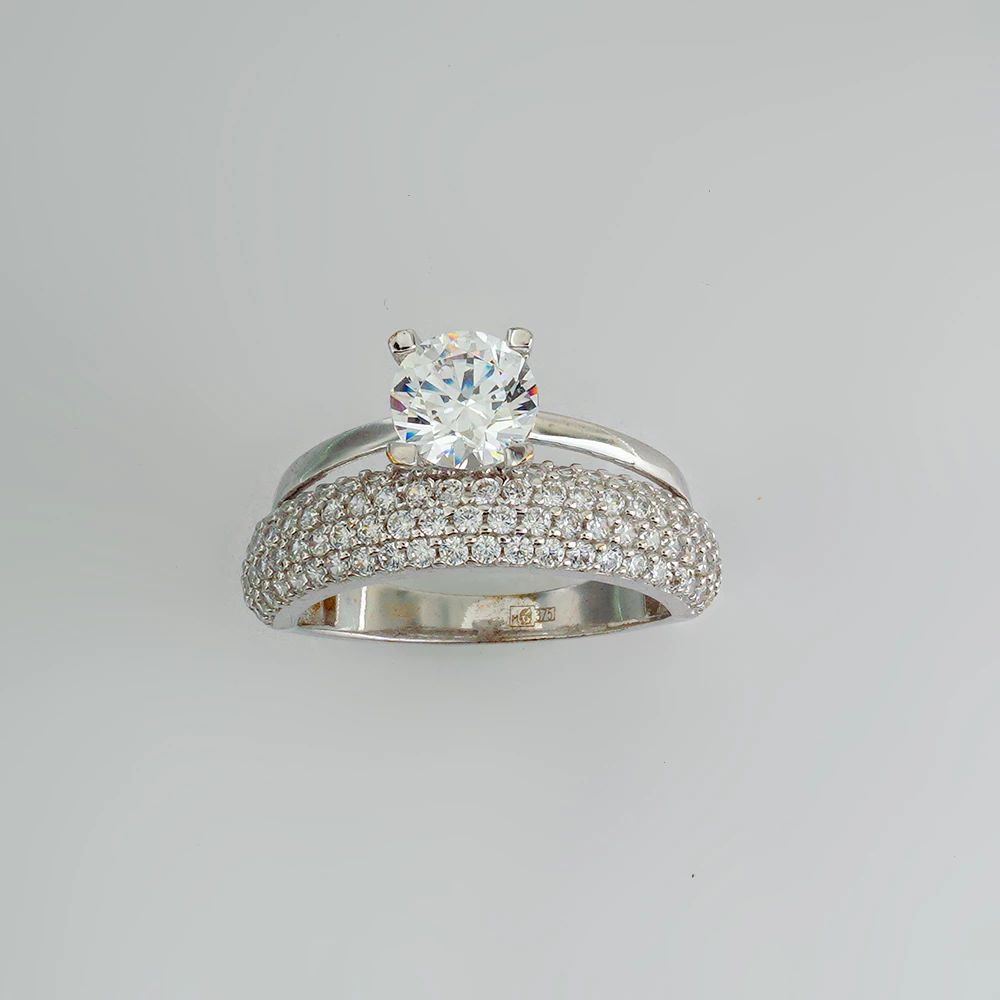 Кольцо с фианитом из белого золота 375 пробы