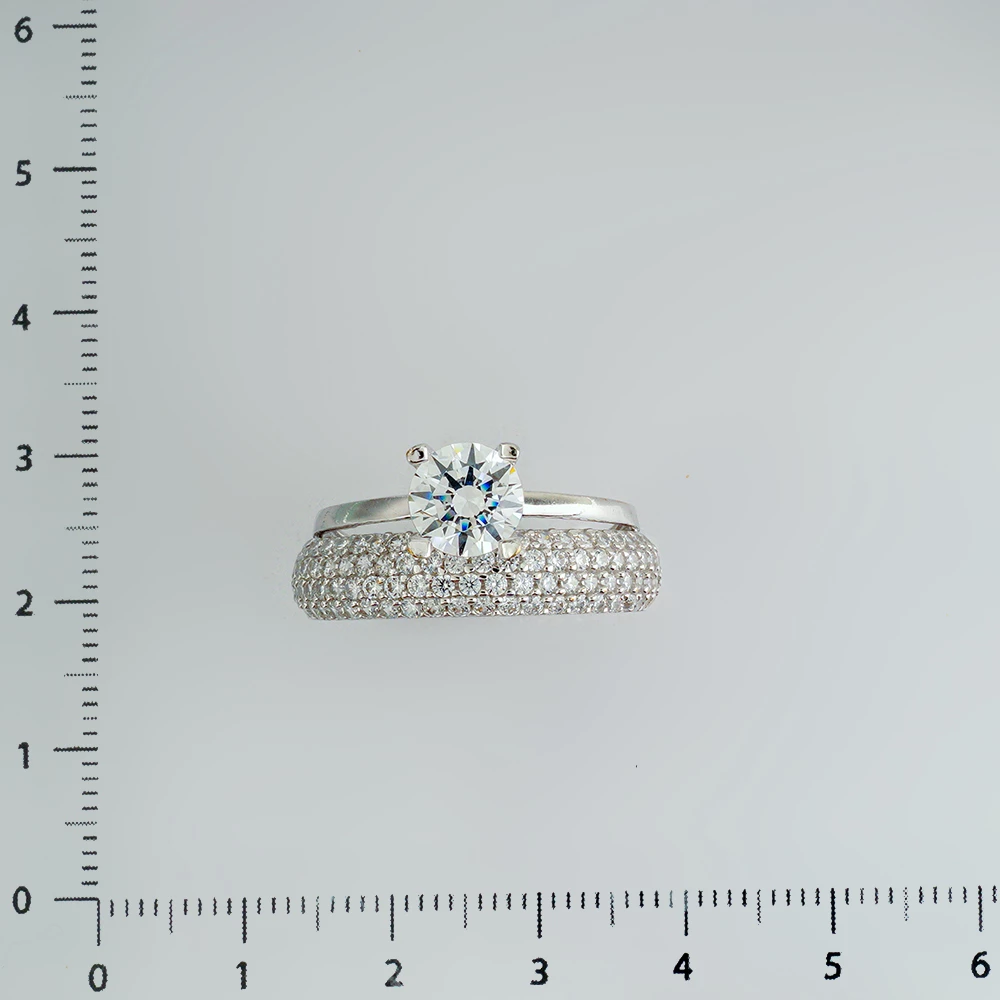 Кольцо с фианитом из белого золота 375 пробы