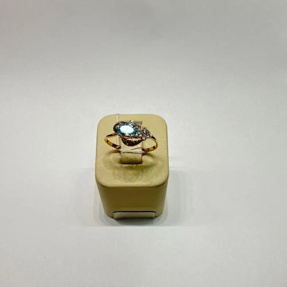 Кольцо с топазом из красного золота 585 пробы