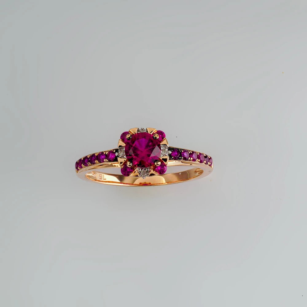 Кольцо с рубином синтетическим из красного золота 585 пробы