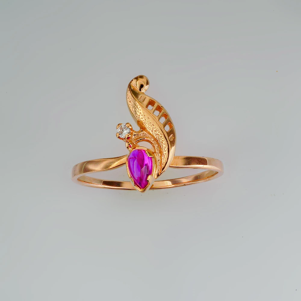 Кольцо с рубином синтетическим из красного золота 585 пробы