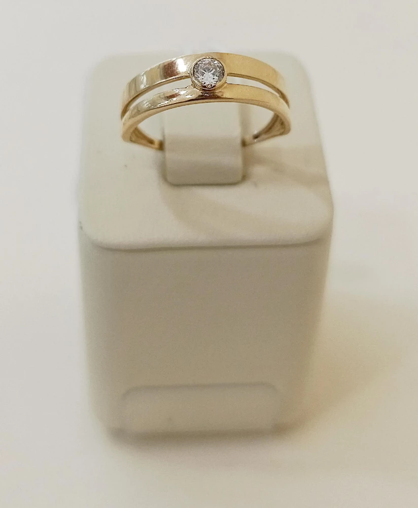 Кольцо с фианитом из красного золота 585 пробы