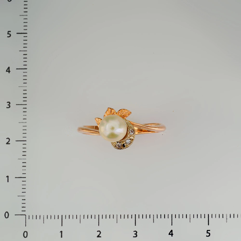 Кольцо с культивированным жемчугом из красного золота 585 пробы