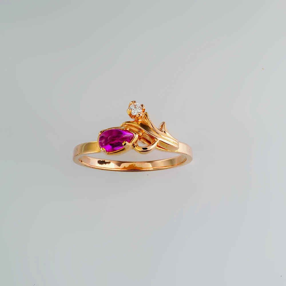 Кольцо с рубином синтетическим из красного золота 585 пробы