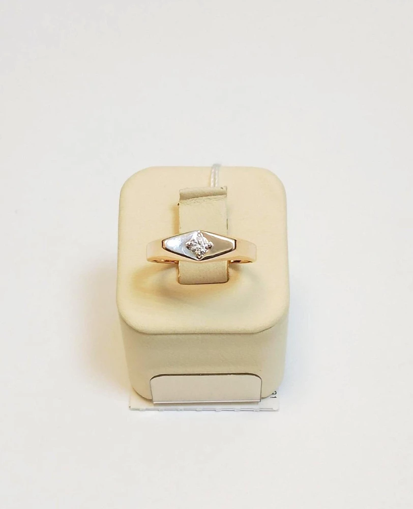 Кольцо с фианитом из красного золота 585 пробы