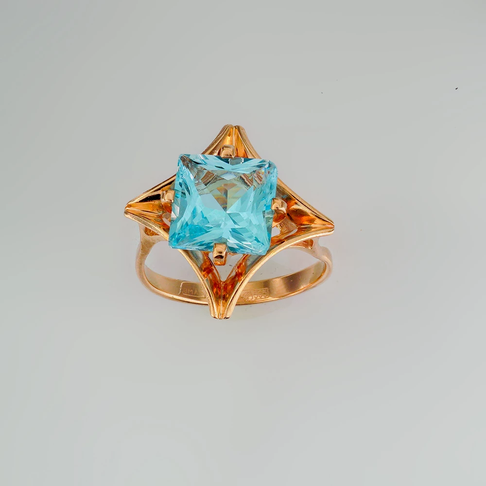 Кольцо с топазом из красного золота 585 пробы