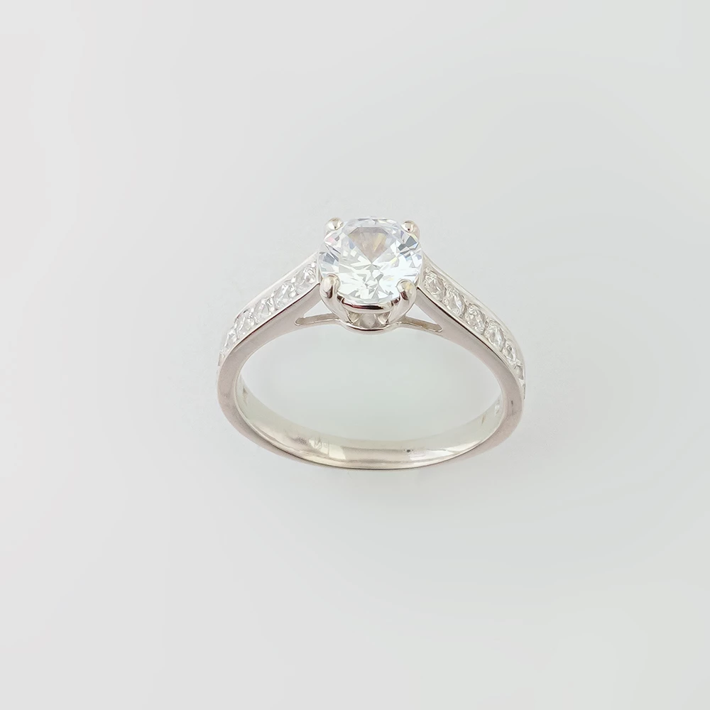 Кольцо с фианитом из белого золота 585 пробы