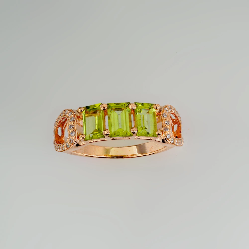 Кольцо с хризолитом из красного золота 585 пробы