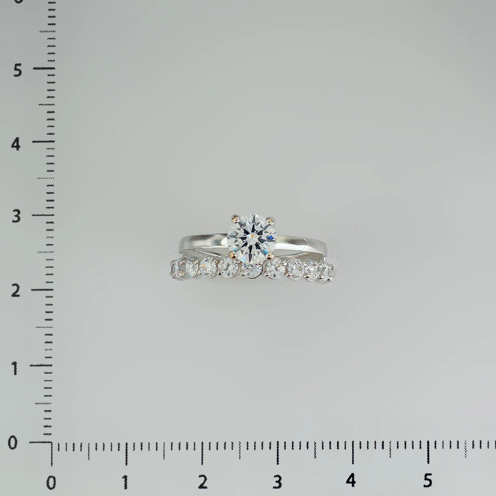 Кольцо с фианитом из белого золота 585 пробы