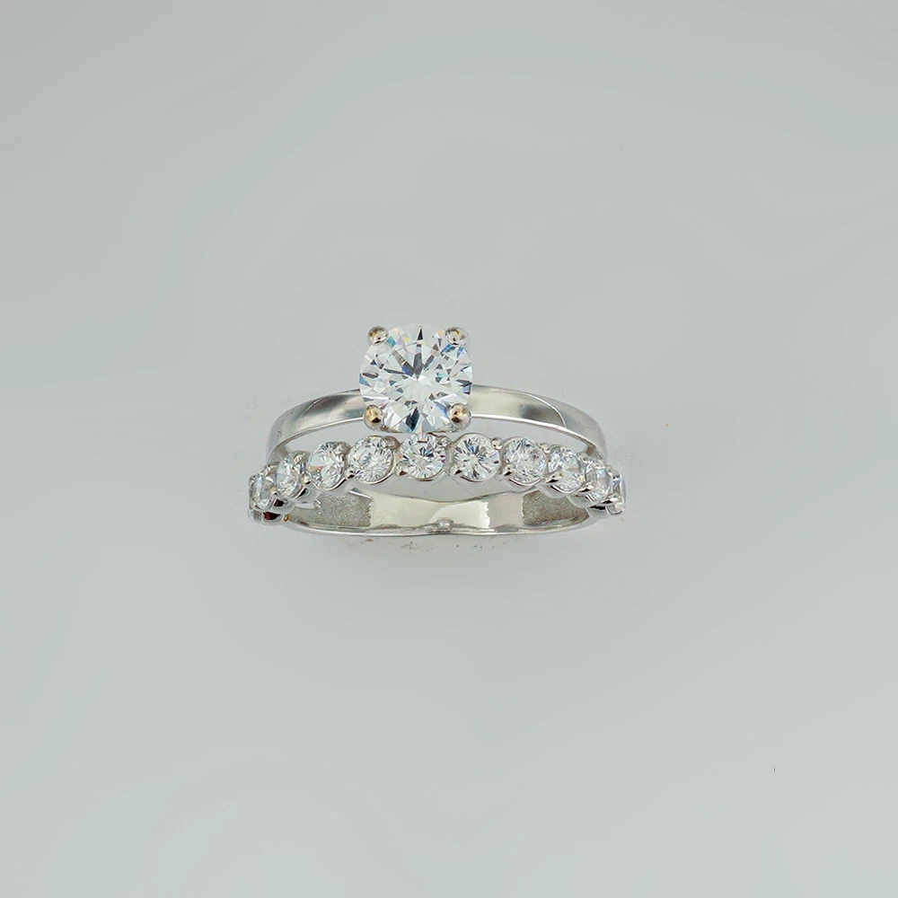 Кольцо с фианитом из белого золота 585 пробы