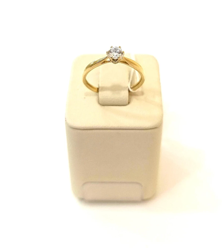 Кольцо с фианитом из желтого золота 585 пробы