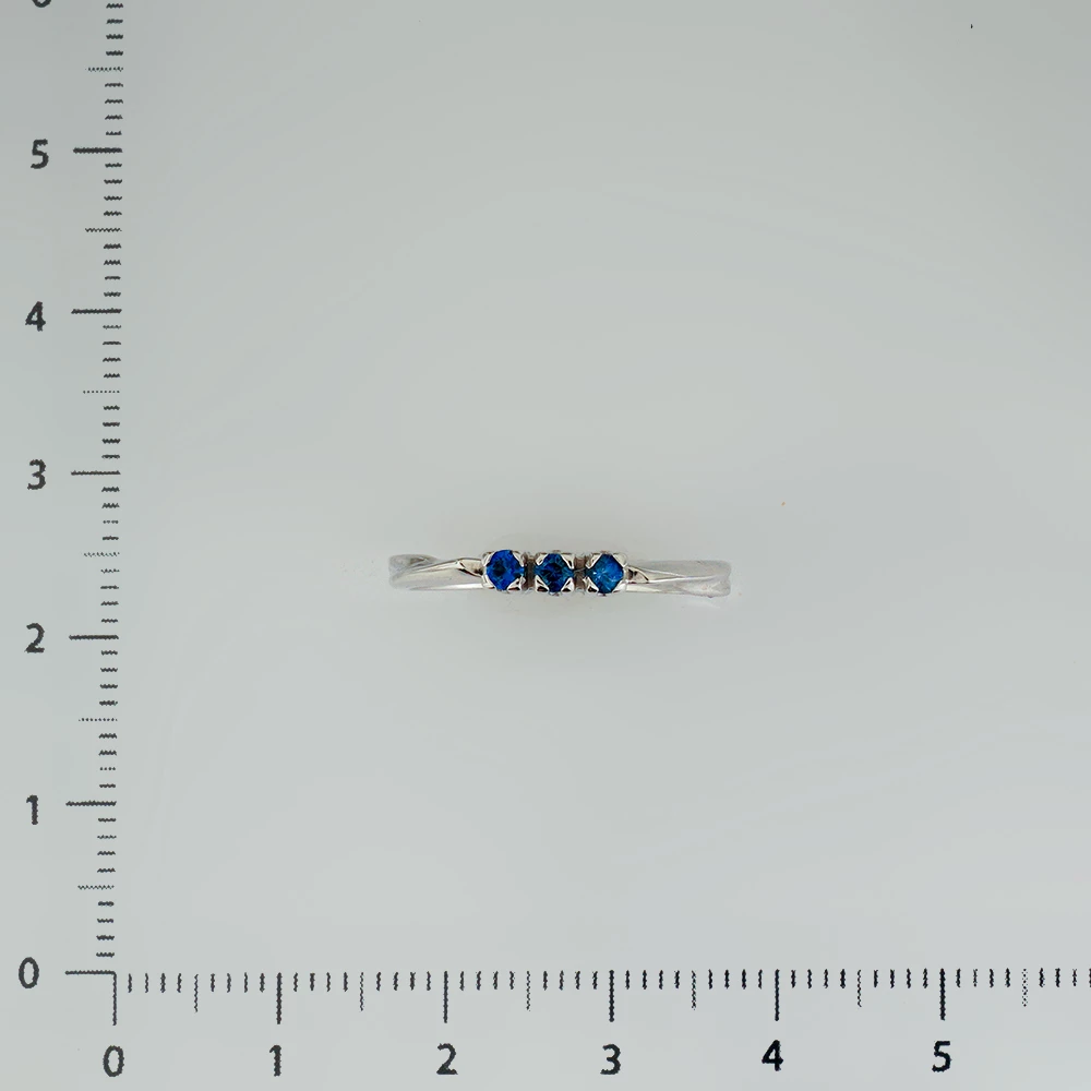 Кольцо с сапфиром из белого золота 585 пробы