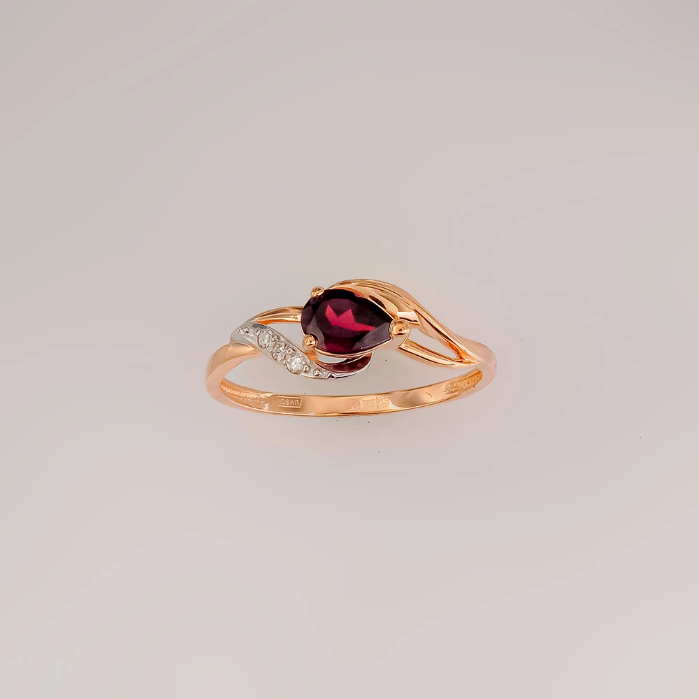 Кольцо с гранатом из красного золота 585 пробы
