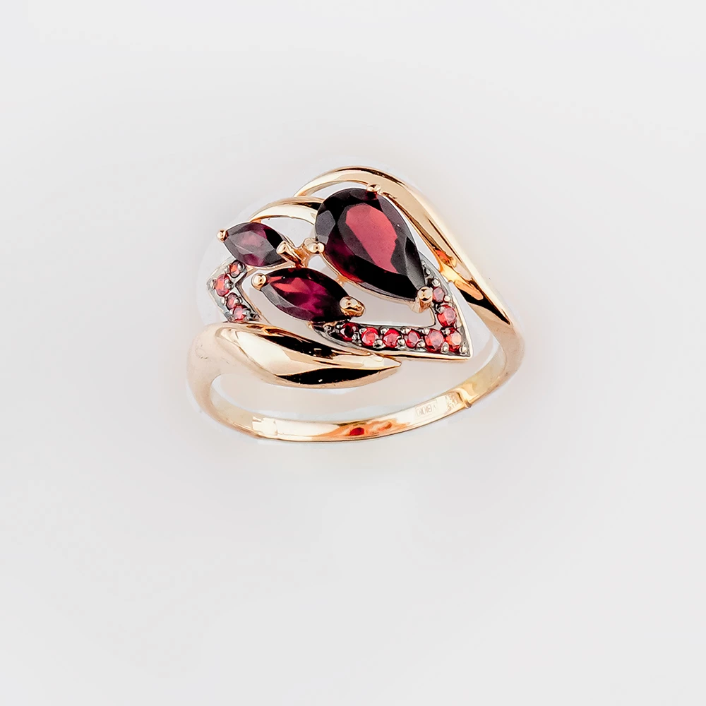 Кольцо с гранатом из красного золота 585 пробы