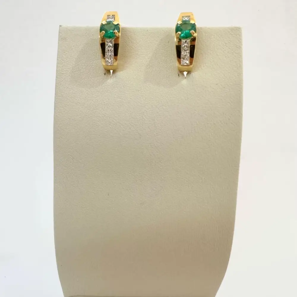 Серьги с изумрудом из желтого золота 750 пробы 1