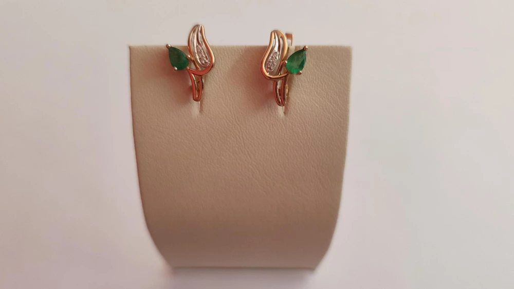 Серьги с изумрудом из красного золота 585 пробы