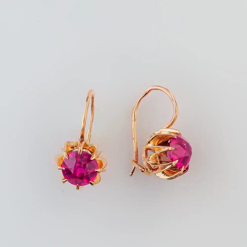 Серьги с корундом синтетическим из красного золота 583 пробы