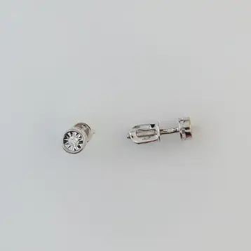 Серьги с бриллиантом из белого золота 585 пробы