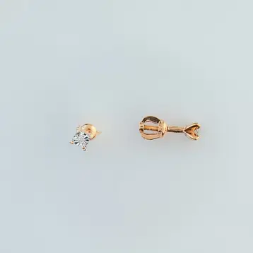 Серьги с бриллиантом из красного золота 585 пробы