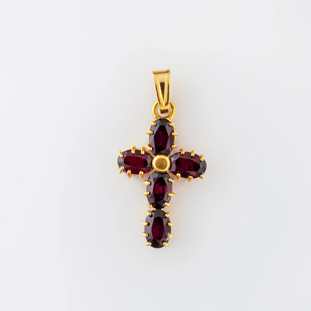 Подвес с гранатом из желтого золота 750 пробы