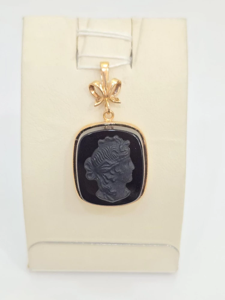 Подвес с камеей из красного золота 583 пробы