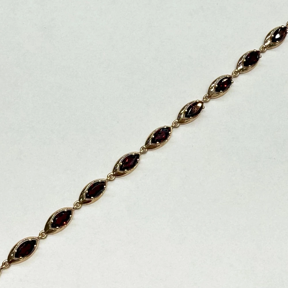 Браслет с гранатом из красного золота 585 пробы