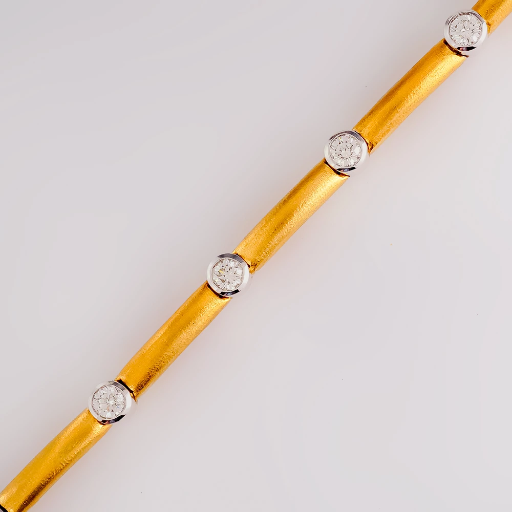 Браслет с бриллиантом из желтого золота 750 пробы