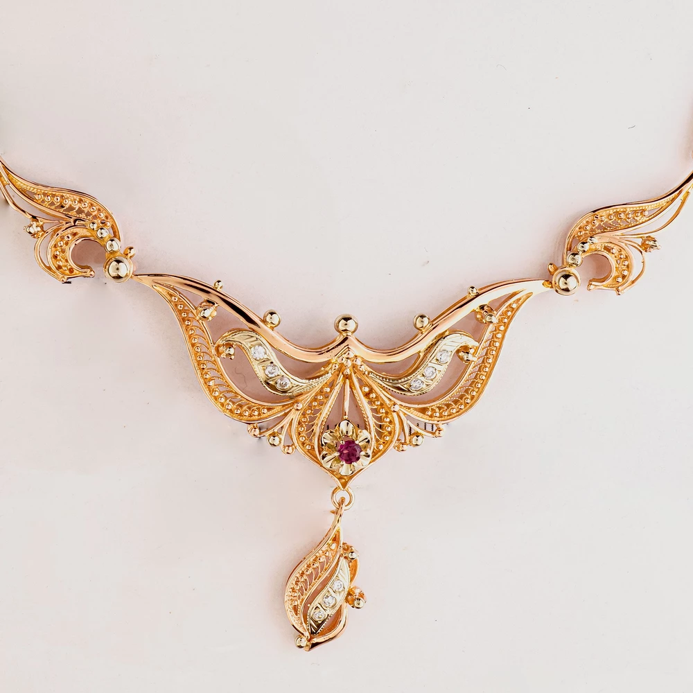 Колье с фианитом из красного золота 585 пробы