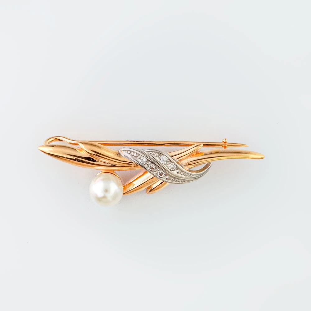 Брошь с культивированным жемчугом из красного золота 585 пробы