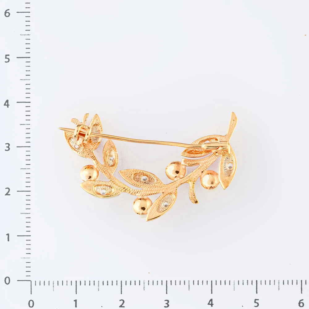 Брошь с культивированным жемчугом из красного золота 585 пробы