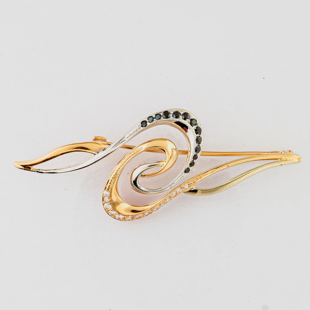 Брошь с фианитом из красного золота 585 пробы