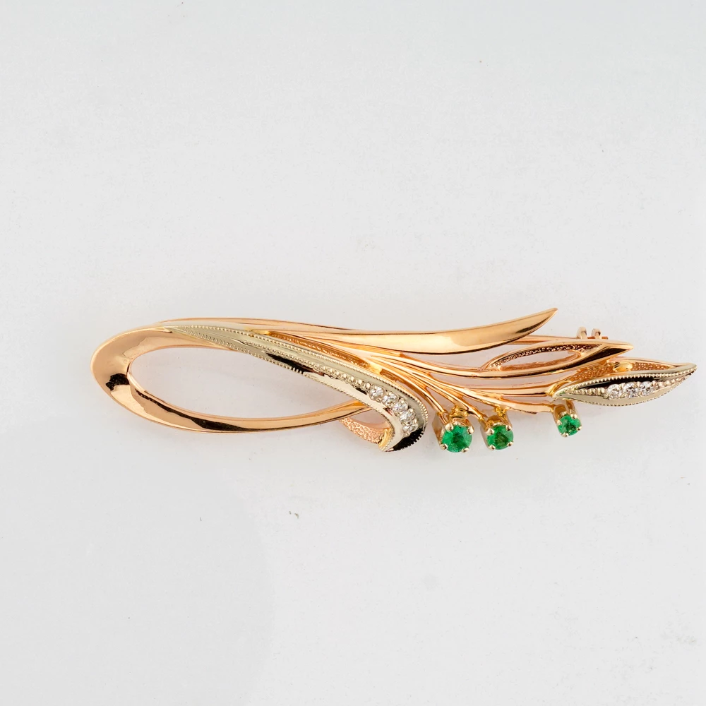 Брошь с изумрудом из красного золота 585 пробы